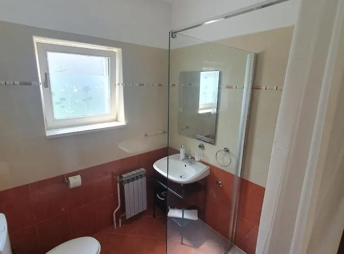 Karla דירה יאדראנובו